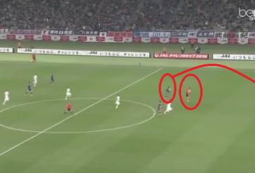 VIDEO: Bắt chước Neuer thủ môn lao lên giữa sân phá bóng không thành công